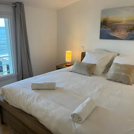 Exceptional Waterfront הייר