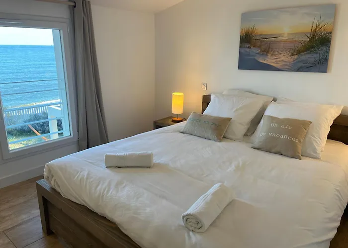 Exceptional Waterfront הייר