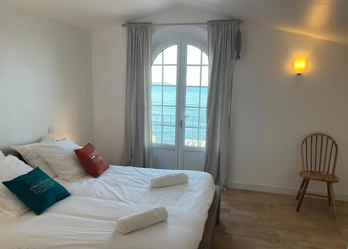 Exceptional Waterfront וילה